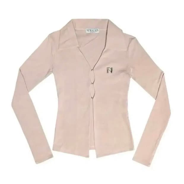 뉴얼린 엠블럼 셔츠탑 긴팔 피치