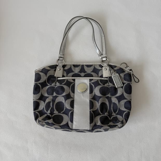 코치(COACH) 모노그램 데님 토트백(크로스 가능)