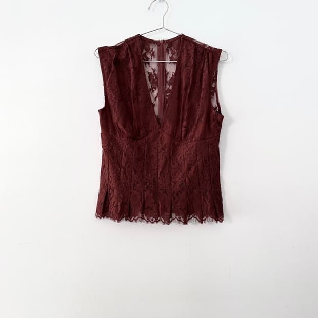 Lace queen blouse / burgundy