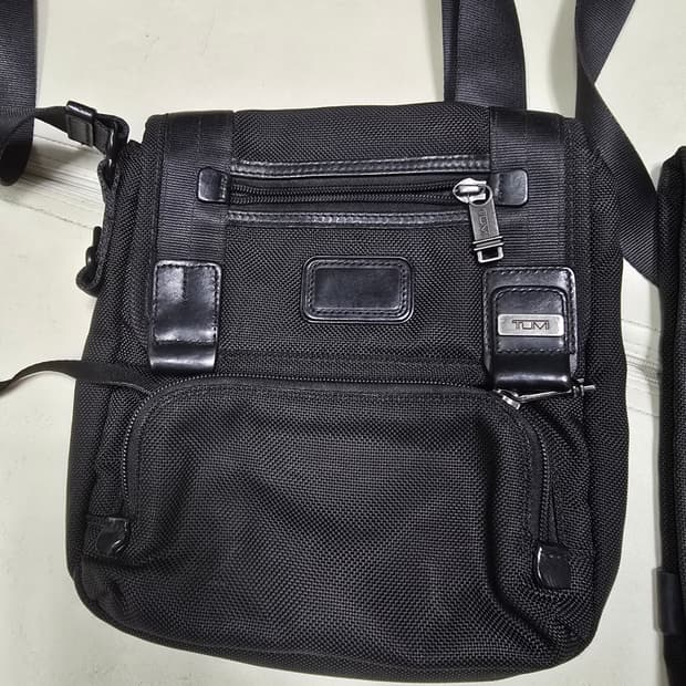 투미 크로스백 메신저백