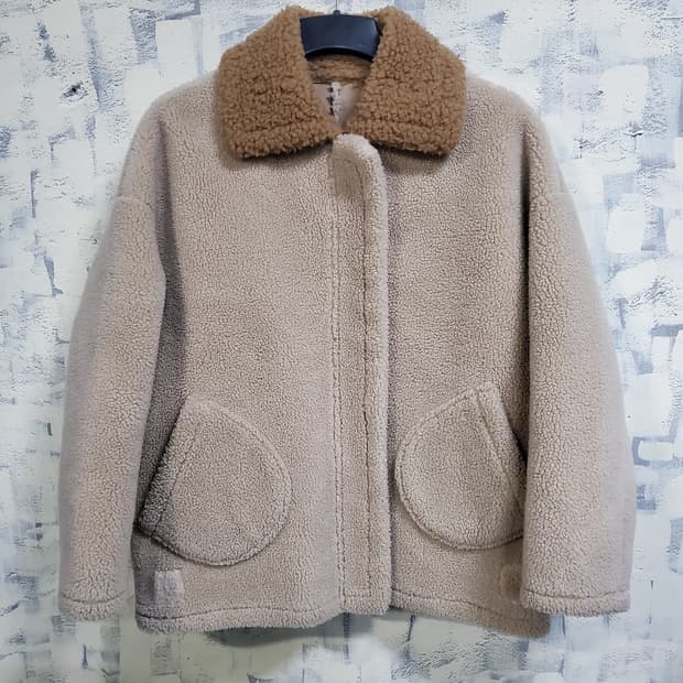 스튜디오톰보이 뽀글이 자켓 아이보리  무스탕 