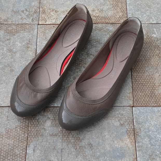 (245)락포트 토탈 모션 크레센트 캡 토 플랫 슈즈