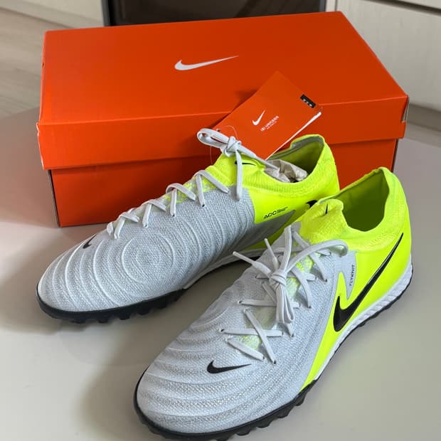 나이키 풋살화 새상품