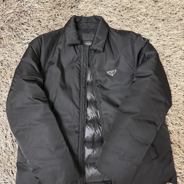 프라다 24FW 다운재킷 정품 컨디션 최상