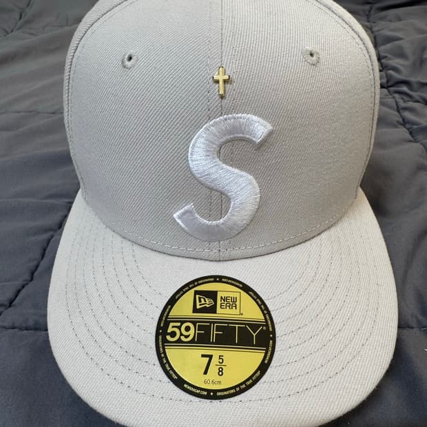 뉴에라 슈프림 59FIFTY 골든 크로스 (60.6cm)