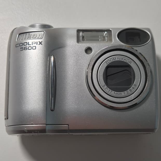 니콘 Coolpix 5600 실버 빈티지 디카 디지털 카메라