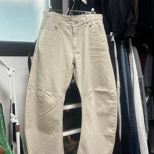 쿠어 엠보 워시드 딥 커브드 데님팬츠 L