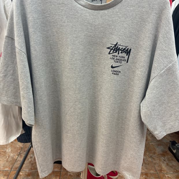 스투시 나이키 콜라보 반팔티 회색 XL