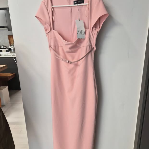 택있는새상품자라(ZARA) 핑크 벨티드 하트넥 롱 원피스
