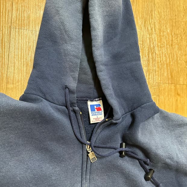 🇲🇽 sunfaded russell navy zip up L