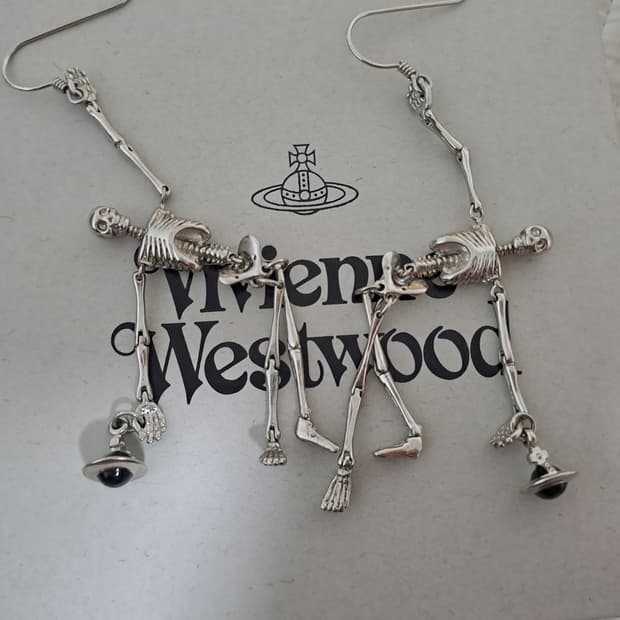 100%정품 배송비 포함! 나나 비비안웨스트우드 스케레톤 이어링