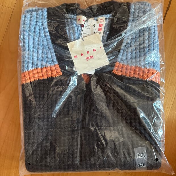 마르니 x 유니클로 v넥 니트 베스트