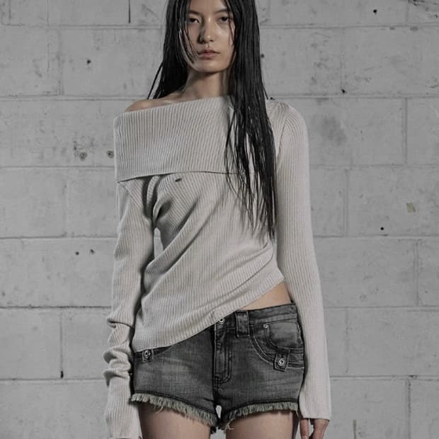 보헴서 OPEN COLLAR UNBALANCED KNIT