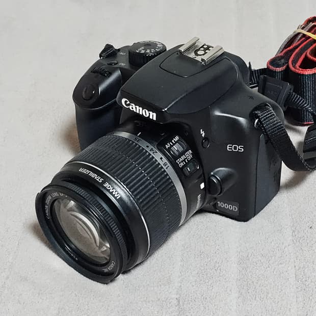 캐논 EOS 1000D DSLR 카메라