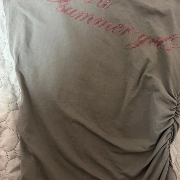 러브이즈트루 GLITTER OFFSHOULDER TEE 글리터 오프숄더