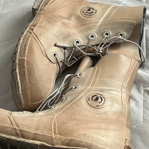 (10) US MILITARY BUNNY BOOTS