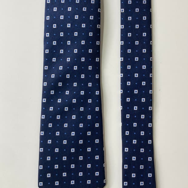 존피어스 넥타이