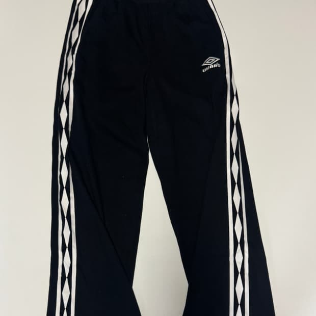 엄브로 Umbro 사이드 라인 트레이닝 밴딩 트랙팬츠 블랙 M