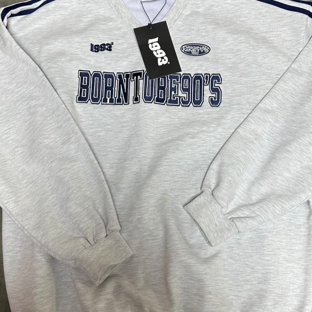 1993 스튜디오 맨투맨 브이넥