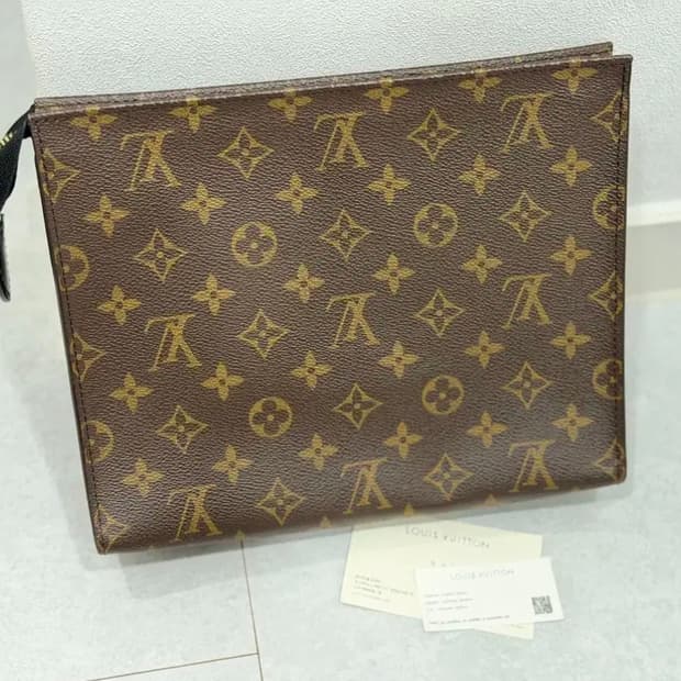 루이비통 포쉐트 토일렛 클러치 26