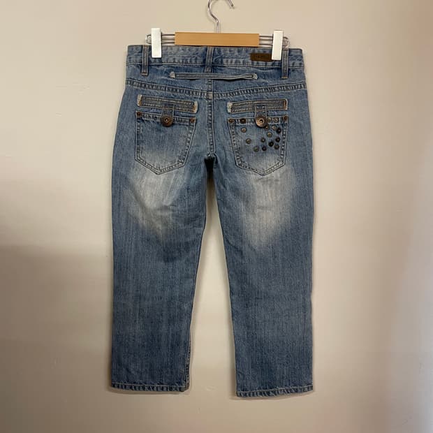 Snap button capri pants
