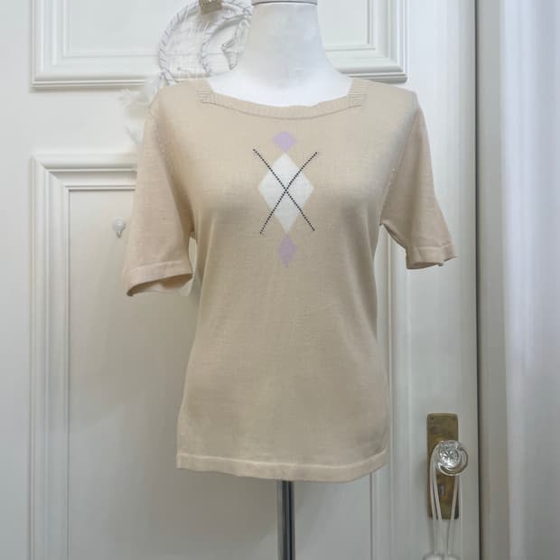 beige argyle point square-neck knit top