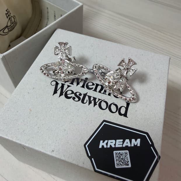 (정품/상태최상) 비비안 웨스트우드 메이페어 바스 릴리프 귀걸이 실버