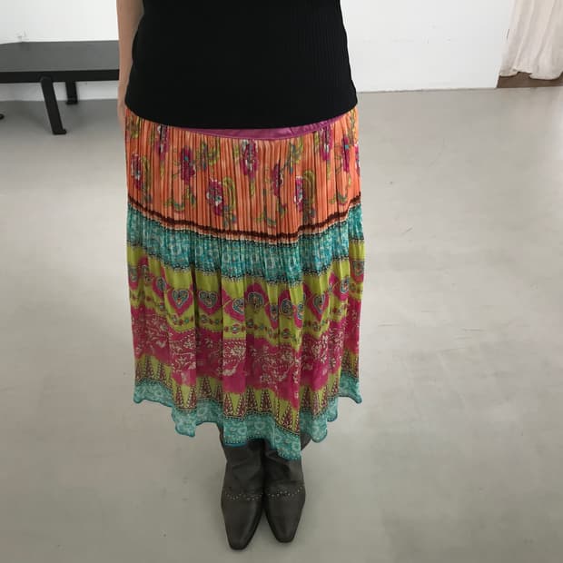 vintage pattern pleats skirt