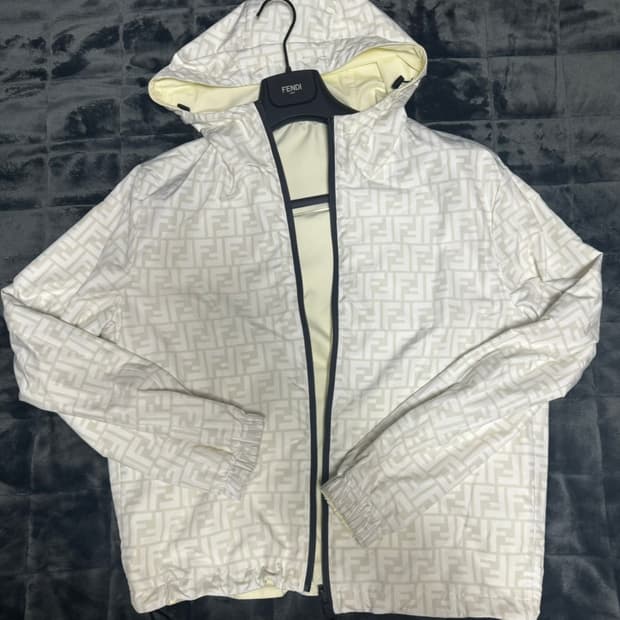 펜디 리버시블 바람막이