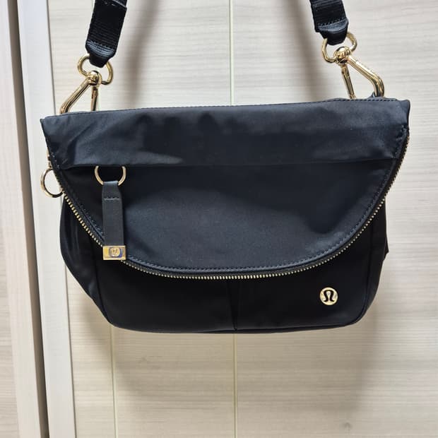 룰루레몬 올 나이트 페스티벌 가방  5L 크로스가방 힙색