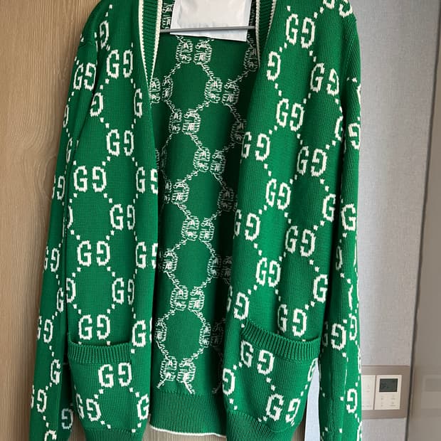 구찌 그린 로고 가디건