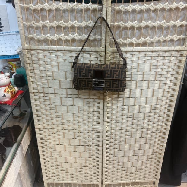 정품 펜디 주카 맘마백 팝니다