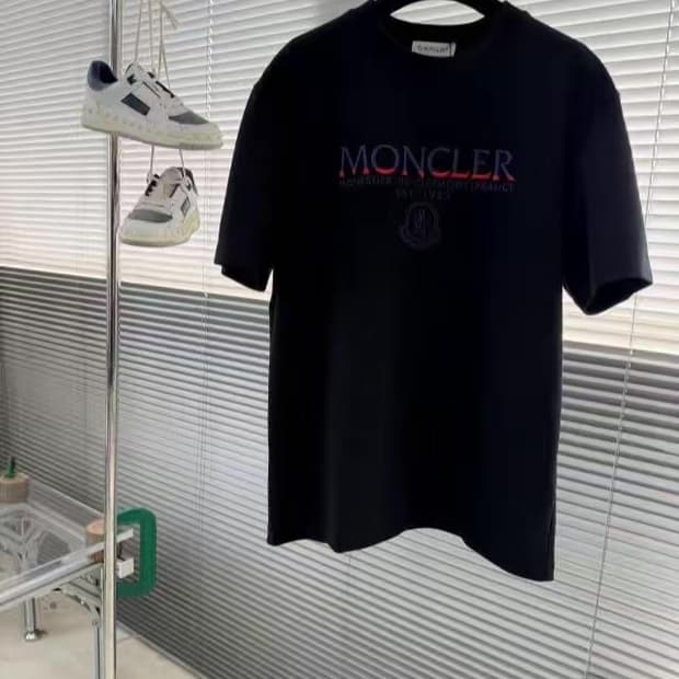 몽클 캐쥬얼 반팔티 블랙