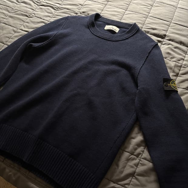 스톤아일랜드 니트 네이비 m사이즈 