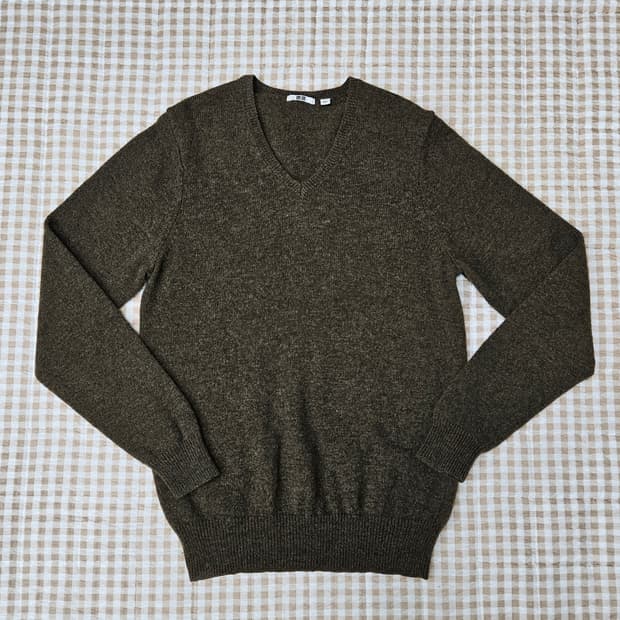 유니클로 울100 브이넥 니트 남자100