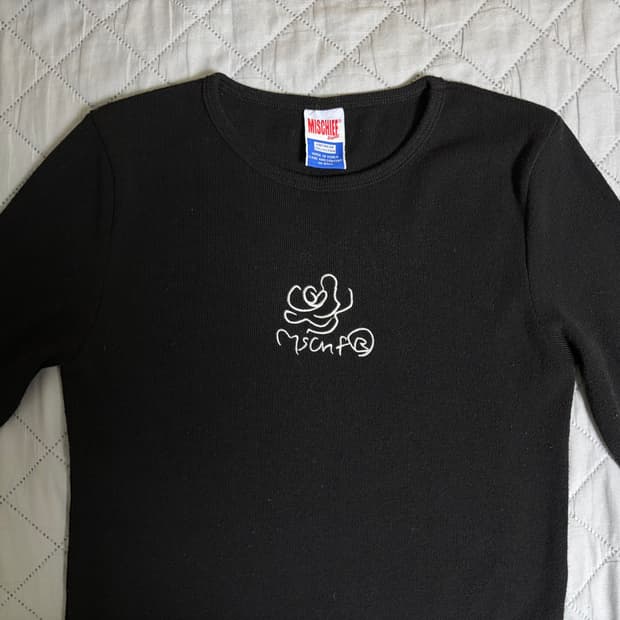 미스치프 긴팔 티셔츠