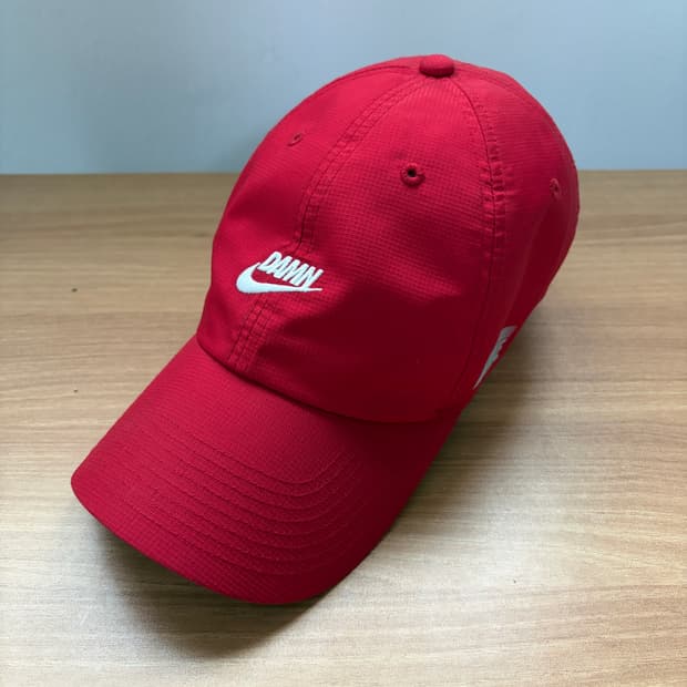 나이키 x 켄드릭라마 볼캡 레드