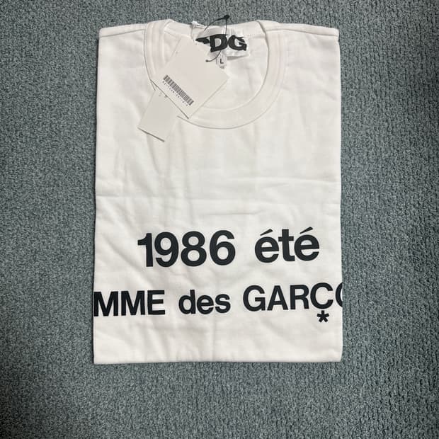 CDG 반팔 화이트 L 새상품