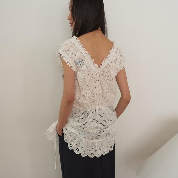 아우어솔티 Floral Eyelet Mini dress 미니 드레스