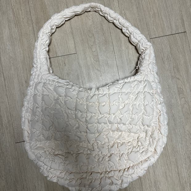 코스 퀼티드 백 오버사이즈