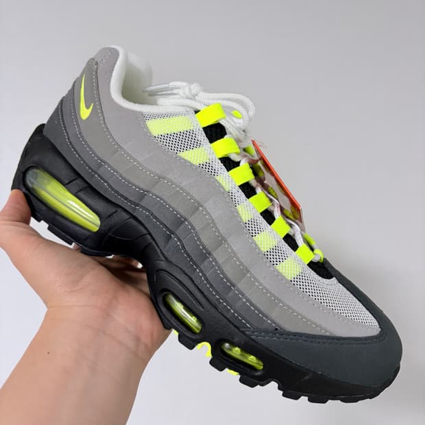 에어맥스95 네온 270