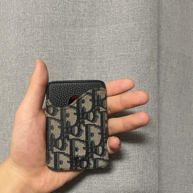 디올 오블리크 맥세이프 카드지갑