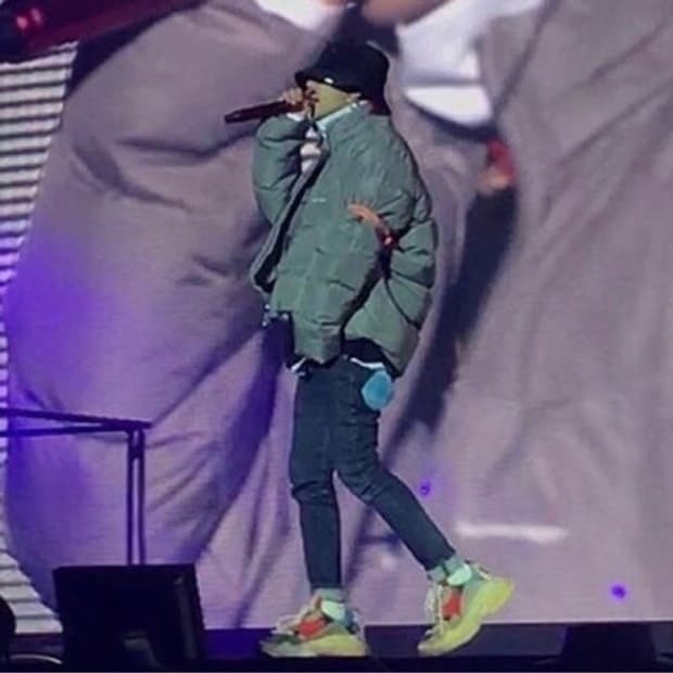 발렌시아가 17fw c컬 패딩