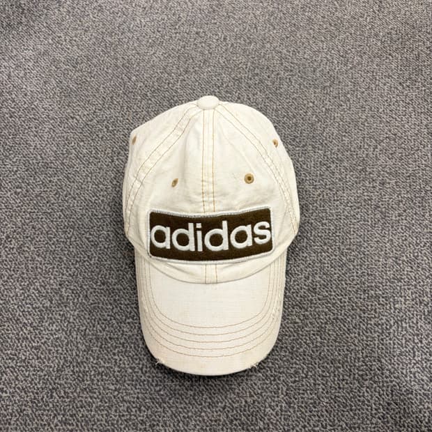 1. 아디다스 빈티지 볼캡