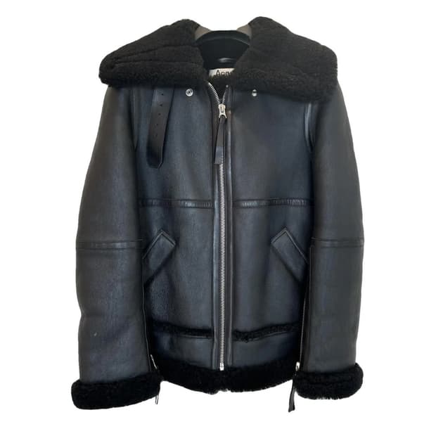 [정품] 아크네 스튜디오 검정색 무스탕 자켓입니다.