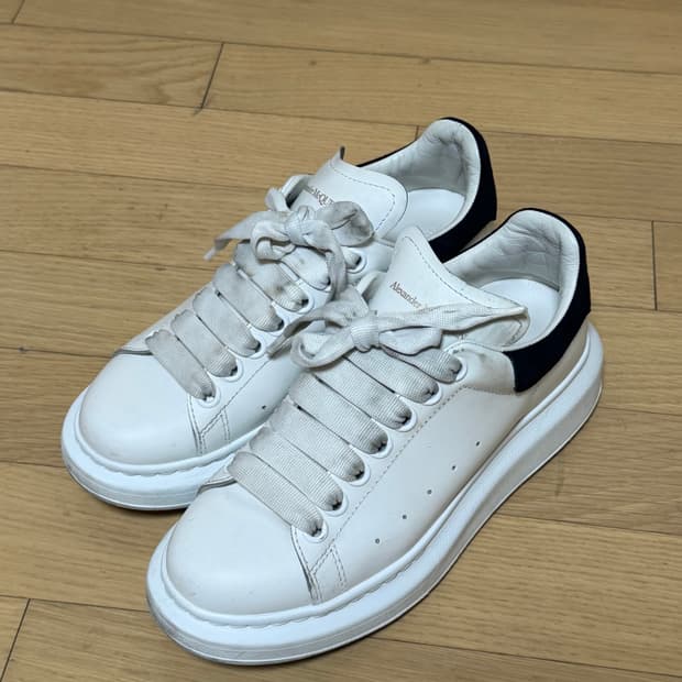 Alexander McQueen 스니커즈