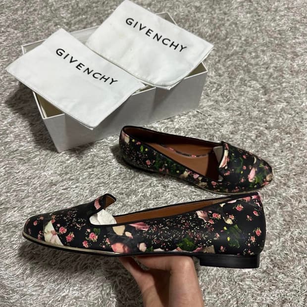 [리오브전포점] 지방시 플라워 구두