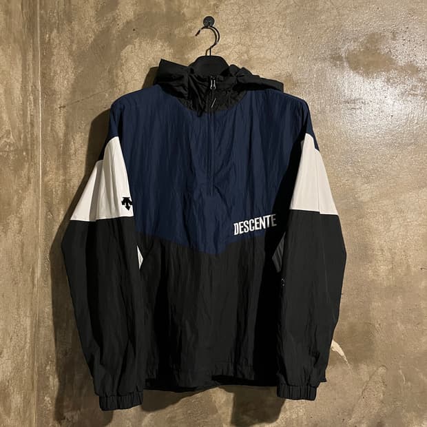 데상트 반집업 바람막이