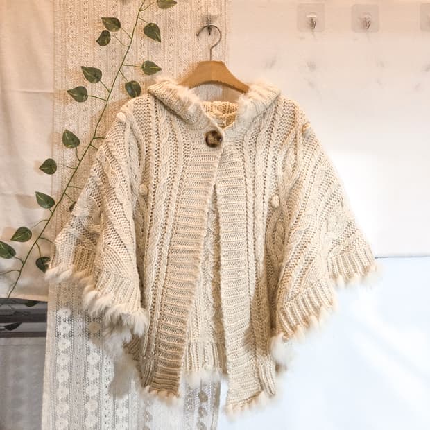 Earth music 퍼 트리밍 케이프 가디건