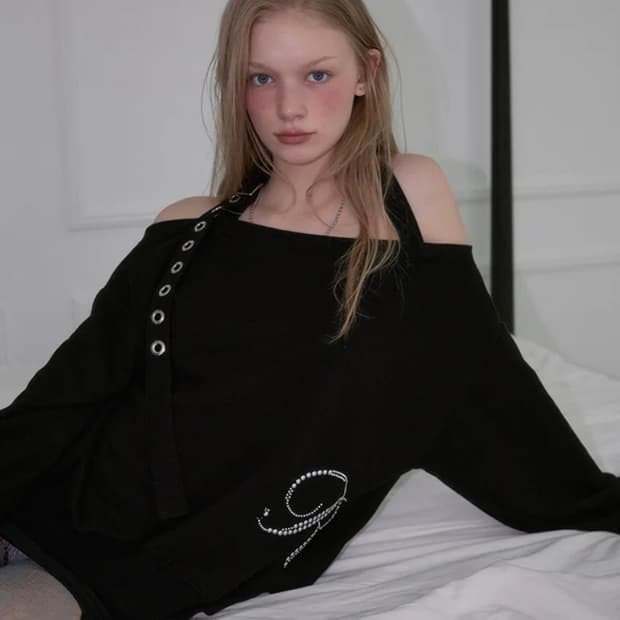 새상품)) 로제프란츠 아일렛 스트랩 오프숄더 맨투맨